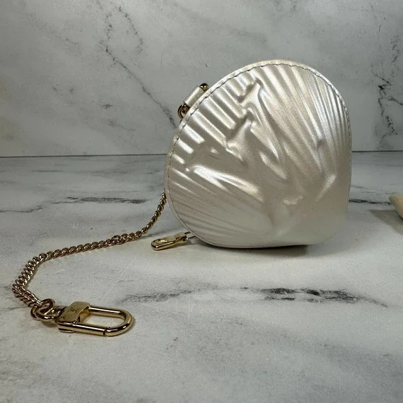 Louis Vuitton Shell Coin Purse Bag By The Pool Iridescent White/Gold LV Clutch - Picture 4 of 13